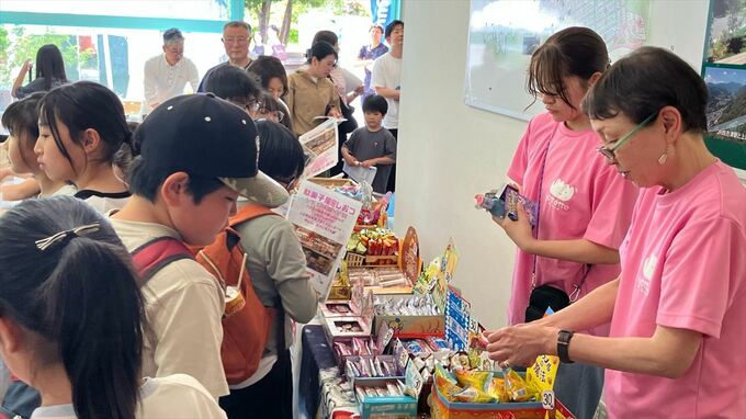 「子どもでも払える金額でうれしい！」大規模住宅地に1日限定の「駄菓子屋」が開店　きっかけは小学校の授業　山梨　|　山梨のニュース | ＵＴＹテレビ山梨