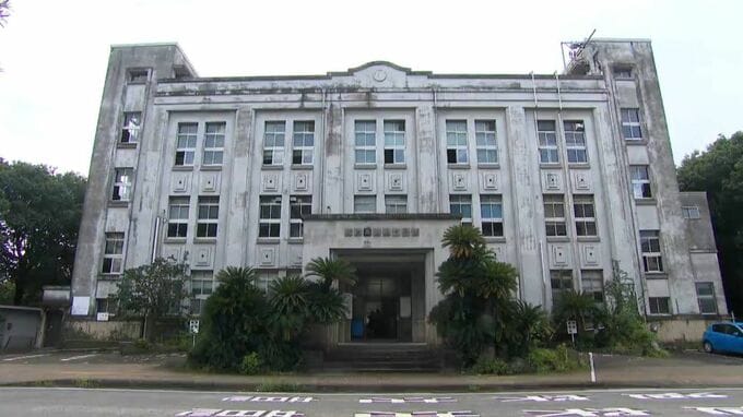 “94歳”の鹿児島県教育会館　来月の解体前に最後のおわかれ見学会|TBS NEWS DIG