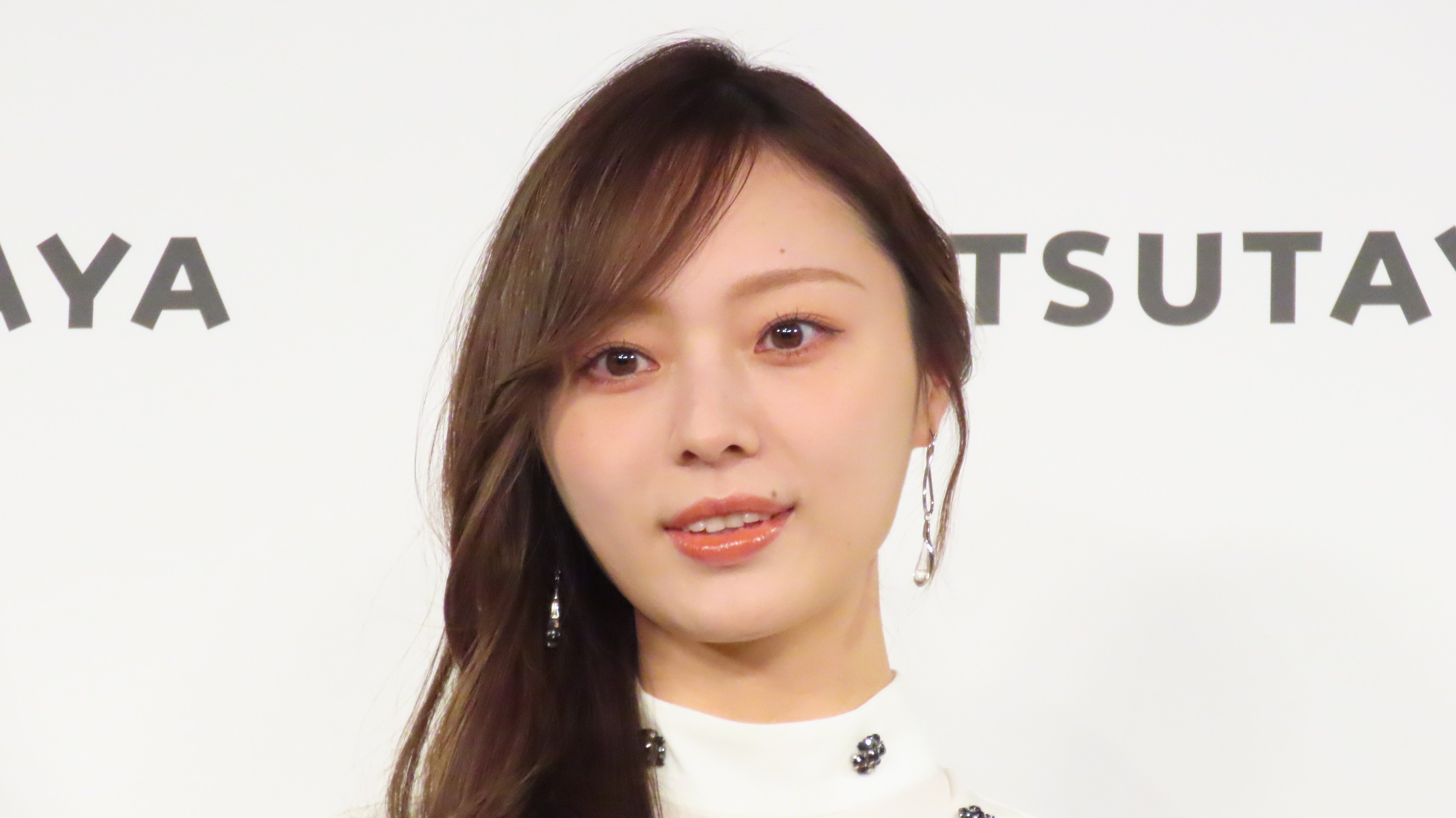 乃木坂46・梅澤美波 】 イタリアでナンパされ「世界は広い」 写真集