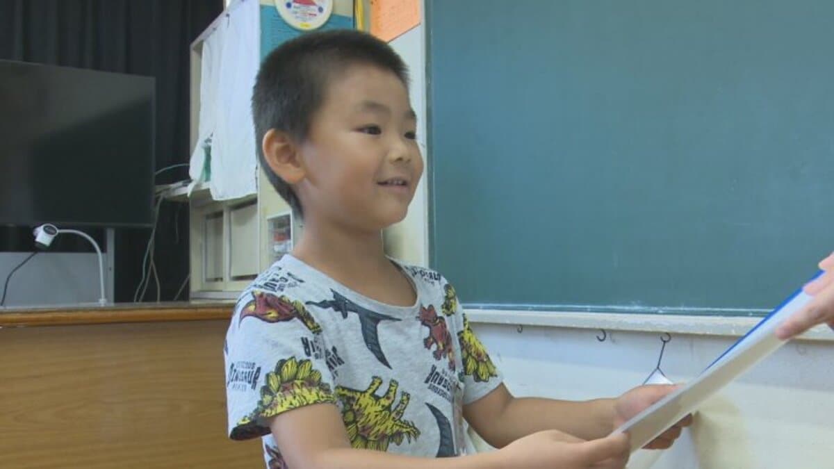 待ってました夏休み！” 多くの小中学校で1学期終業式 熱中症対策で