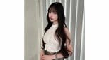 【 中村雅俊・五十嵐淳子夫妻の三女・中村里砂 】 窓辺の光が描く表情の変化 白トップス×デニムコーデのオフショットを公開|TBS NEWS DIG