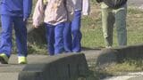 クマに住民が襲われた木島平村 臨時休校していた小中学校で授業が再開 保護者や学校関係者が見守り 長野|TBS NEWS DIG