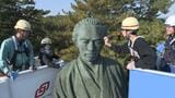 地上13mの「龍馬像」高所作業車で清掃　「拭いた後の雑巾が真っ黒！達成感！」快晴の下“龍馬の洗濯日和”に　|　高知のニュース・天気｜KUTV NEWS | KUTVテレビ高知