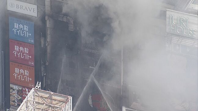【速報】大阪一の繁華街・道頓堀でビル2棟火災 消防隊員2人が死亡 22歳と55歳の男性 負傷者は20代女性など4人|TBS NEWS DIG