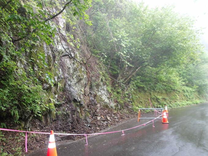通行止めは当面6月30日まで【現場の写真あり】米子大瀑布に通じる林道で落石　日本の滝100選の一つ　応急工事行い収束か否かを判断へ　長野・須坂市|TBS NEWS DIG