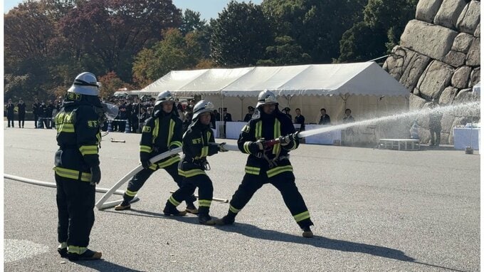 皇居や御所を守る皇宮警察の消火活動競技会　10年ぶりの開催　皇居・東御苑|TBS NEWS DIG