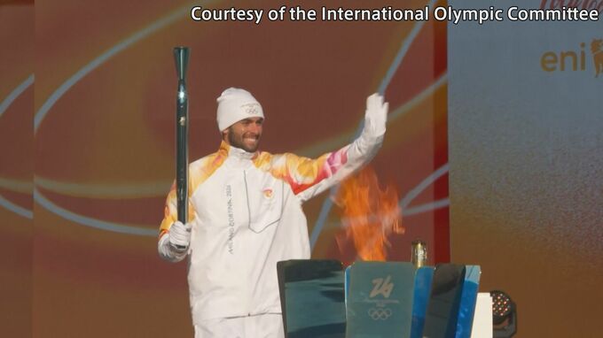 冬季五輪ミラノ・コルティナ大会の聖火リレーがローマで始まる