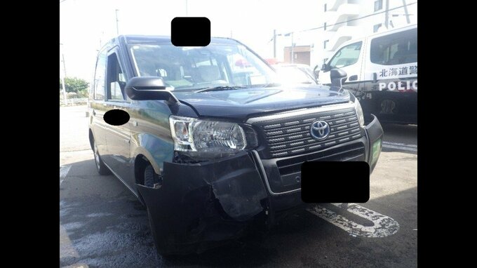70代が運転するタクシーがコンビニに突っ込む「アクセルとブレーキを間違えた」店内は商品などが散乱　けが人なし　|　北海道のニュース｜HBC北海道放送