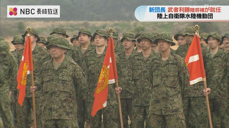 陸上自衛隊水陸機動団の新団長着任式「攻めよ備えよ、すなわち『挑戦