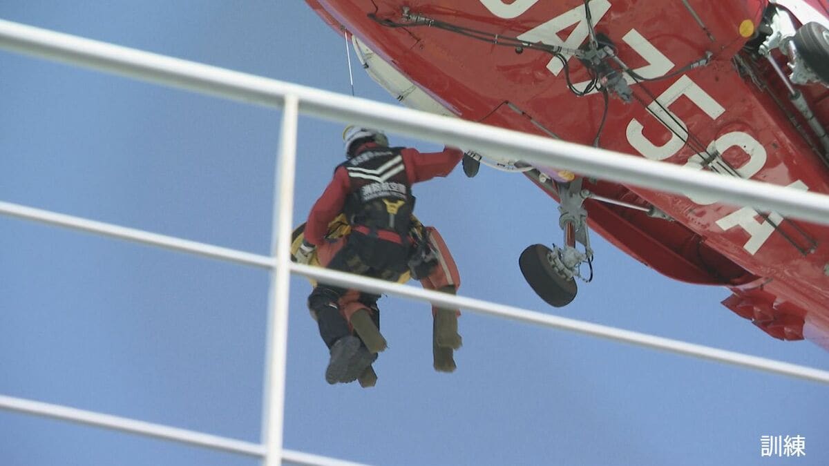 医療を学ぶ専門学校生たちが消防と南海トラフ地震に備えた防災訓練 ｢素早い判断で人を助けられるように｣ 名古屋のスパイラルタワーズ