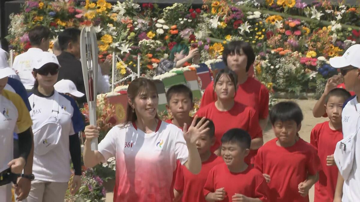 アジア大会の聖火リレー始まる 女子レスリング・オリンピック３連覇の吉田沙保里さん トーチを手に名古屋城をスタート 9月19日の大会開幕に向け約1000人のランナーがつなぐ