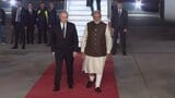 ロシア プーチン大統領がインド到着 約4年ぶりの訪印 出迎えたモディ首相と抱擁 首脳会談ではロシア産石油の購入継続も協議か|TBS NEWS DIG