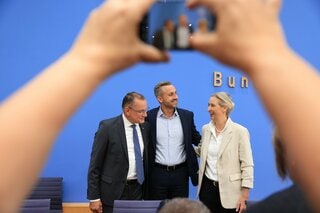 プーチン氏の影、欧州に広がる－ドイツに加え仏伊も親露政治家が伸長| TBS CROSS DIG with Bloomberg
