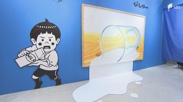 絵本の世界観を表現「鈴木のりたけ『大ピンチ展！』」作者の地元で