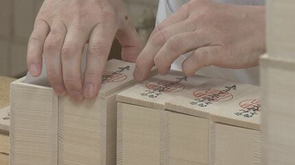 福岡県　福岡市　筥崎宮　御神木　一刀彫　干支　丑　辰　巳　午　申　戌　亥 来年の干支「卯」の一刀彫り 力強く飛び跳ねようとする姿を表現 伊勢