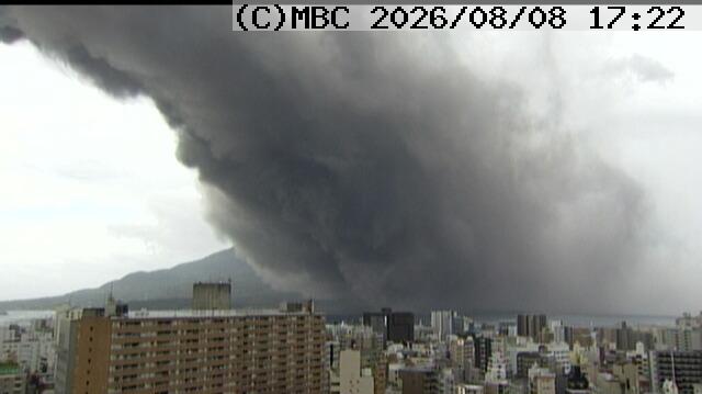 桜島が爆発　火山灰は鹿児島市街方面に　空は真っ暗|TBS NEWS DIG
