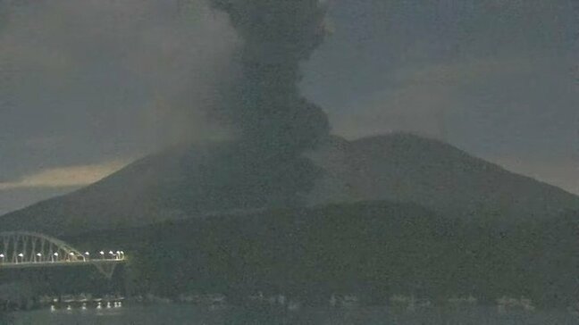 桜島で爆発　噴煙1300ｍ　大きな噴石が7合目まで飛散　【5日の降灰予報】鹿児島|TBS NEWS DIG