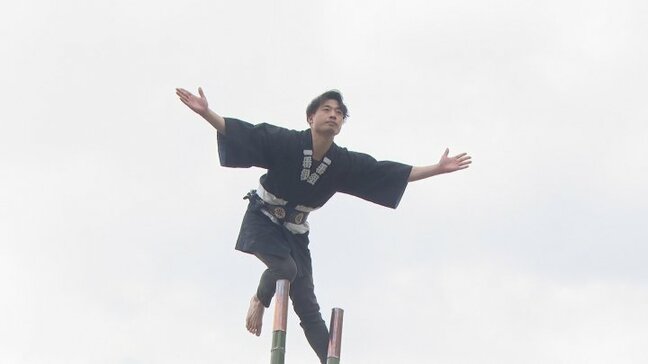息をのむ空中妙技　新年を祝う伝統のはしご乗り　「遠見」「しゃちほこ」など技を次々披露　山梨|TBS NEWS DIG