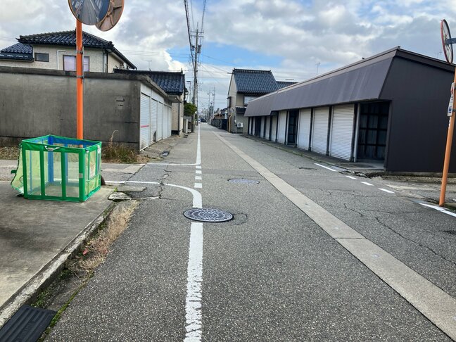 原付バイクと車…早朝の交差点で衝突　78歳 新聞配達員の男性　搬送先の病院で死亡　富山・高岡市|TBS NEWS DIG