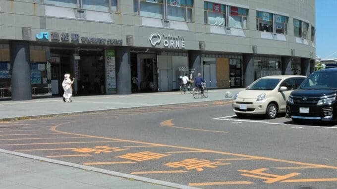 【JR高松駅前】男性の胸など2か所を刃物で刺して殺害しようとした疑いで暴力団組員で彫師の男（31）を緊急逮捕　男性の命に別状なし|TBS NEWS DIG