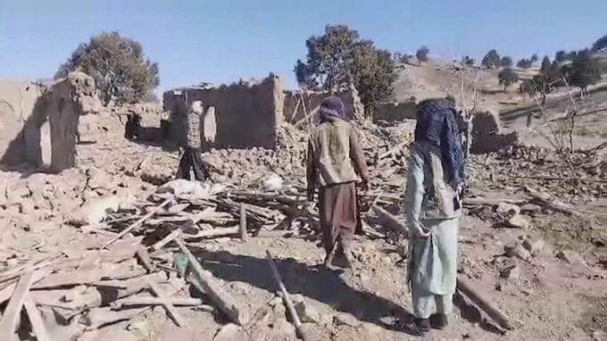 パキスタン軍がアフガンに越境攻撃　テロ対策で武装勢力を狙ったか　タリバン暫定政権“46人死亡”報復を示唆|TBS NEWS DIG