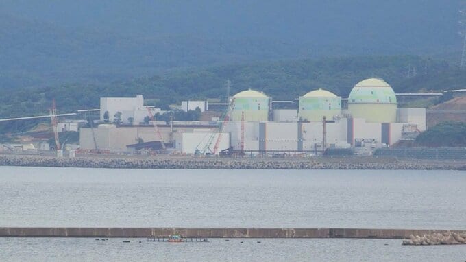 北海道泊村にある泊原子力発電所の外観