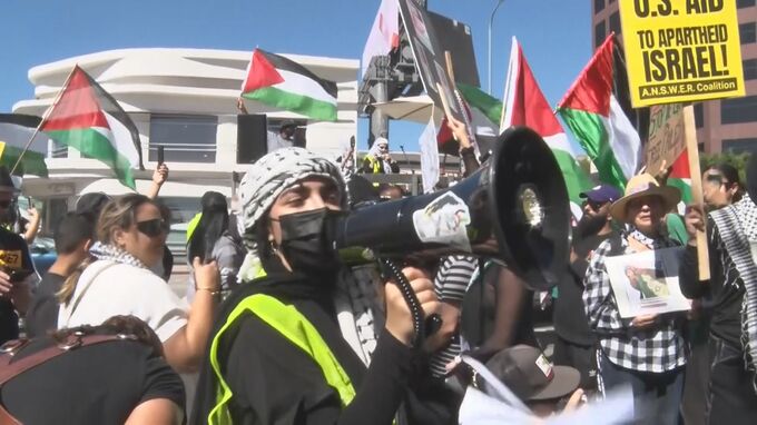 LAのイスラエル総領事館前でパレスチナ支持者が集会