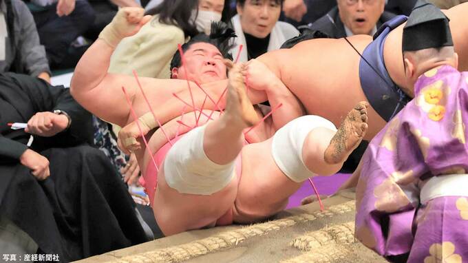 宇良が豊昇龍に敗れ大関戦で連敗、優勝争いトップは7勝1敗で大の里、宝富士の2人に【大相撲夏場所・8日目】|TBS NEWS DIG