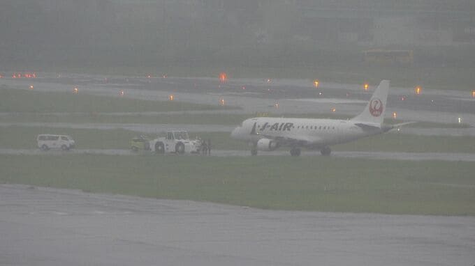 ＪＡＬ機が福岡空港で機体トラブルか　着陸後に誘導路で立ち往生　乗客乗員にけがなし　|　福岡のニュース｜RKB NEWS｜RKB毎日放送
