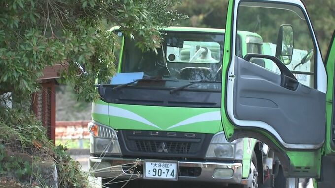 バキュームカーの下敷き男性2人死亡、運営の会社員らと判明　傾斜の道路で車止めなし　大分・日田市|TBS NEWS DIG