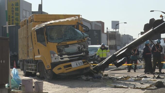 速報　国道242号の交差点で清掃作業車と乗用車が出合い頭に衝突　はずみで作業車は街路灯にもぶつかる　3人病院搬送　北海道遠軽町　|　北海道のニュース｜HBC北海道放送