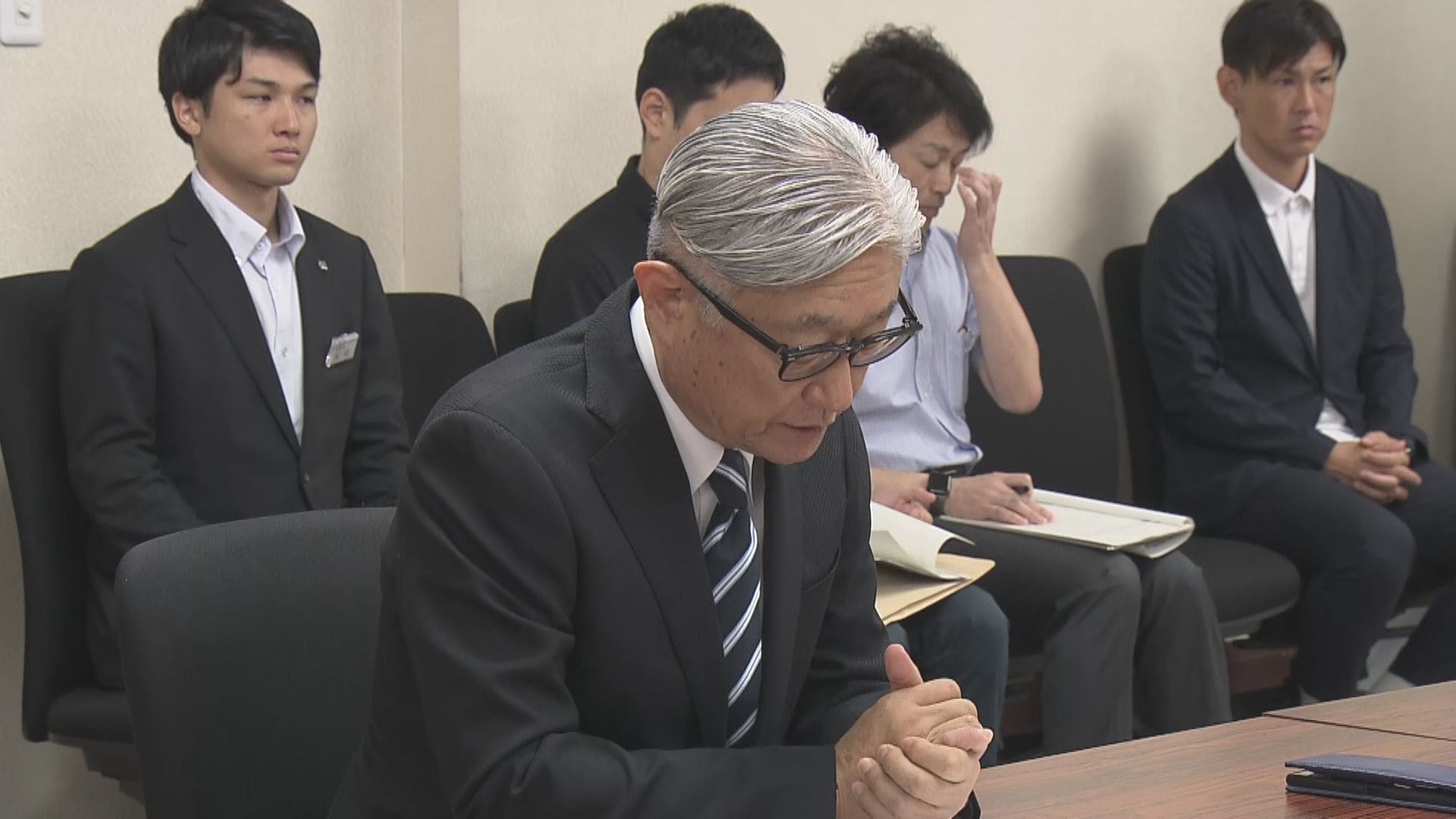 映画監督の堤幸彦さんが知事と市長を表敬訪問　中国・アジア競技大会の閉会式で総監督