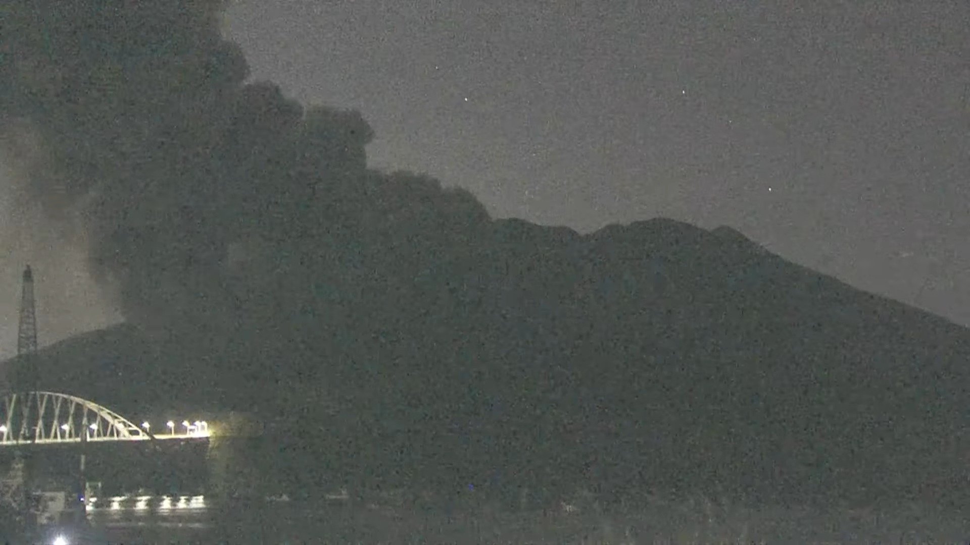 桜島が爆発 噴煙2000メートル 噴石が8合目まで飛ぶ【降灰予想 22日・23
