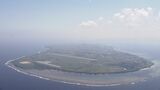 米軍伊江島補助飛行場が年末に運用再開へ 「例外」として嘉手納基地で実施のパラシュート降下訓練の見通しは不透明|TBS NEWS DIG