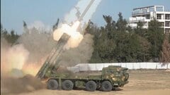 中国軍の台湾周辺での軍事演習2日目　長距離の実弾射撃も…台湾は非難「平和安定を深刻に破壊」 台湾発着便の乗客10万人以上に影響か| TBS CROSS DIG with Bloomberg