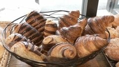 「朝ごはん」の価格は４年で1.2倍、高騰止まらぬ深刻事情　パン、コーヒー、バター、牛乳、卵…定番品が高止まり　日銀に問われる食料品インフレの責任| TBS CROSS DIG with Bloomberg