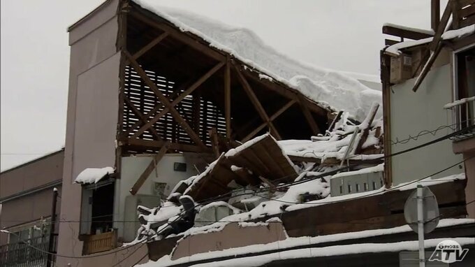 週末の記録的大雪で青森県では建物の倒壊相次ぐ　3連休最終日も交通混乱続く　|　青森のニュース│ATV NEWS│青森テレビ