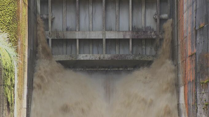 「1秒あたり2トン」が「422トン」でダム緊急放流を前倒し…下流域の“命”守るため25年ぶりの設備更新　|　富山のニュース｜天気・防災｜チューリップテレビ