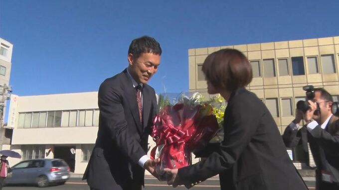 「新しくて優しくて強い行政を」　三浦大紀新市長（４５）が初登庁　島根県浜田市|TBS NEWS DIG