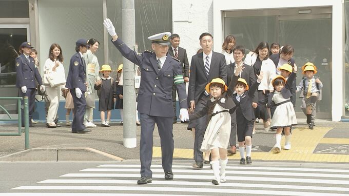 「車が来ていないかよく見て」　警視総監と“横断歩道の渡り方”学ぶ　きょう都内の小学校で入学式　低学年は飛び出し事故に、中・高学年は自転車事故に注意を　警視庁|TBS NEWS DIG
