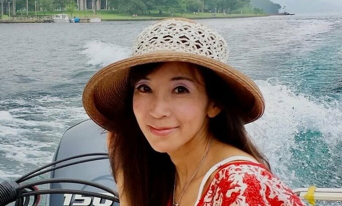 鎧塚俊彦さん 妻・川島なお美さんとの「16回目の結婚記念日」 「女房が懸命に女優として生き抜いた事を皆様に思い出して頂く」「女優を女房に持った旦那の勤め」|TBS NEWS DIG