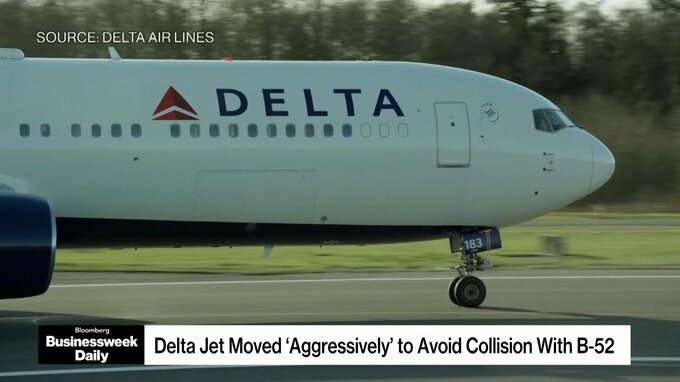 デルタ航空機がＢ52とニアミス、衝突回避で着陸やり直し－当局調査中