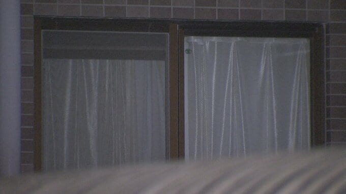 「死体はアパートの駐車場の車にある｣　48歳女が同居男性を殺害か　ワインボトルや金槌で頭殴りビニール紐で首を絞めた疑い|TBS NEWS DIG