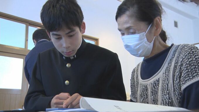 先生は“高校生”　「LINEの使い方」「マイナポータルログイン方法」高齢者にマンツーマンで指導　「スマホ教室」開催　|　BSSニュース | BSS山陰放送