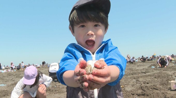 「やった～！貝獲れた！」笑顔あふれる　中津干潟で4年ぶりの潮干狩り解禁|TBS NEWS DIG