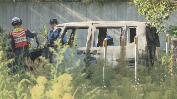 住宅街の駐車場で軽乗用車炎上し内部全焼　約1時間半後に鎮火　現場周辺は一時騒然　札幌市白石区|TBS NEWS DIG