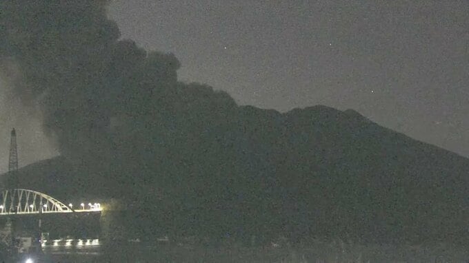 桜島が爆発　噴煙2000メートル　噴石が8合目まで飛ぶ【降灰予想 22日・23日】鹿児島|TBS NEWS DIG
