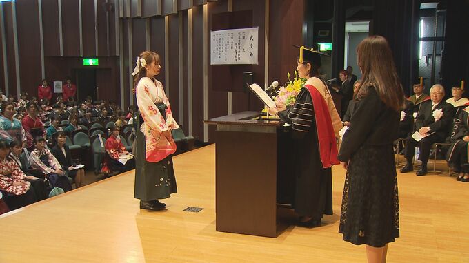 5年ぶりに保護者に見守られて…山口県立大学で卒業式　|　山口のニュース・天気・防災｜tys NEWS｜ｔｙｓテレビ山口