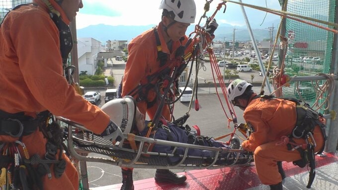 「顔の見える関係で効率よく活動できるように」夏の登山シーズンを前に　警察と消防が救助訓練　山梨　|　山梨のニュース | ＵＴＹテレビ山梨