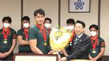 「約束通り優勝旗を」東福岡ラグビー部“日本一”を知事に報告 | 福岡のニュース|RKB NEWS|RKB毎日放送